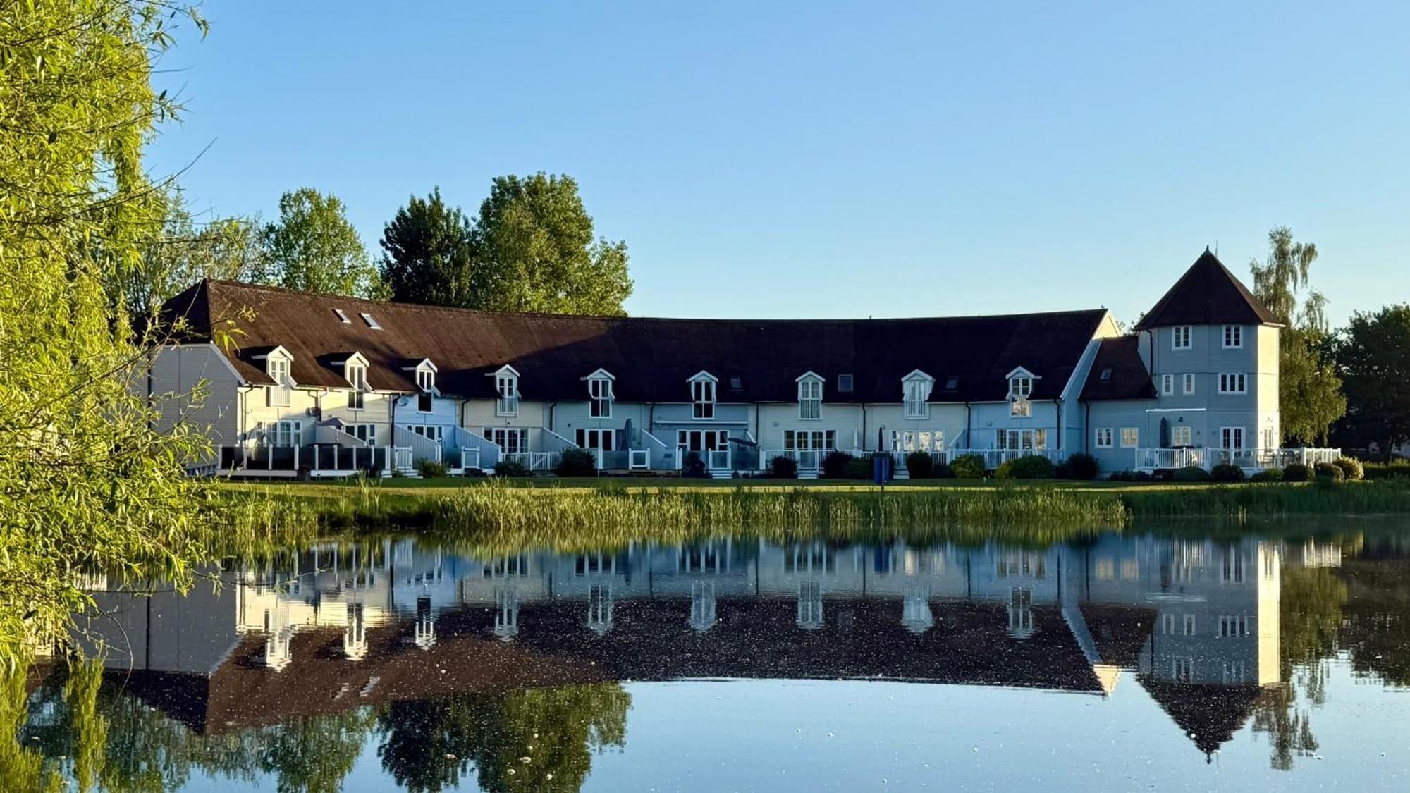 Luxury Kingfisher Lodge, Isis Lake, Within The Cotswold Waterpark Cirencester Exterior foto